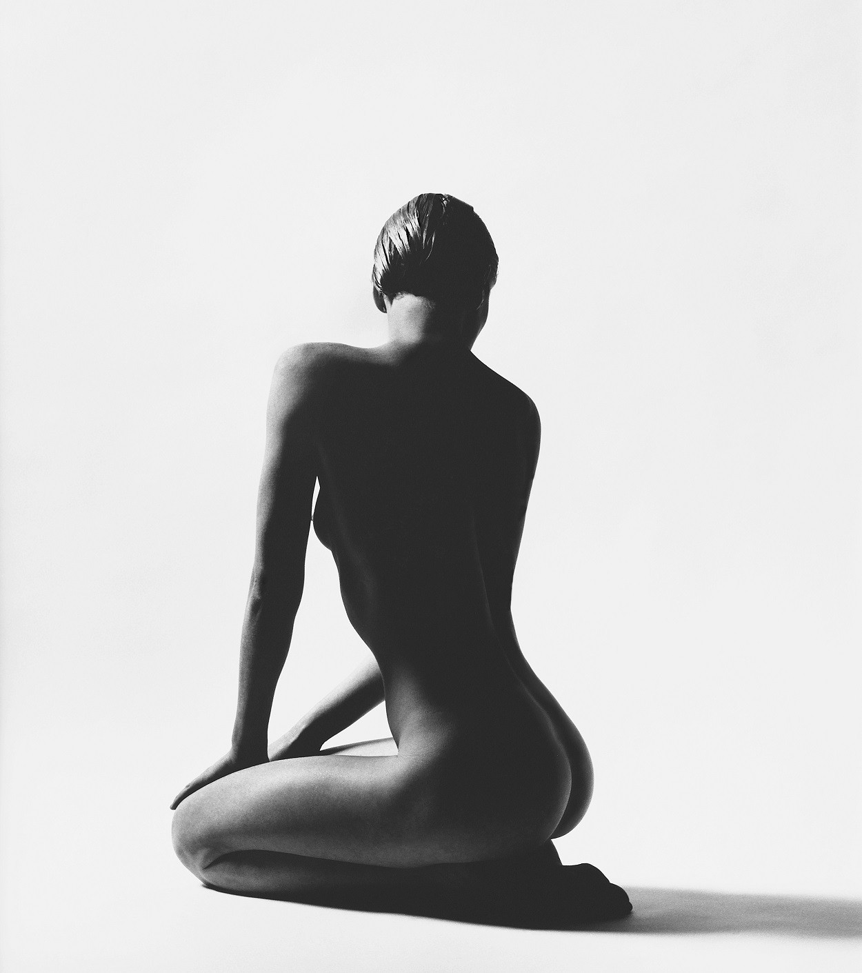 Artistic Nude in black and white by fashion photographer Ormond GIGLI.